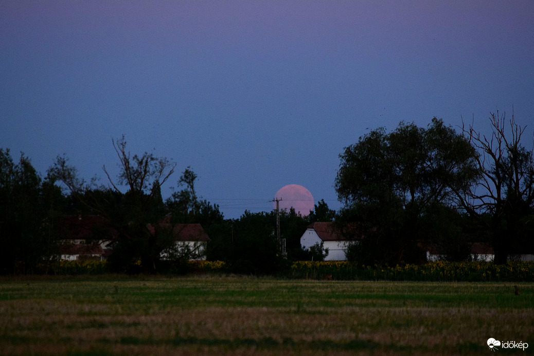 Telihold előtti holdkelte Dévaványán