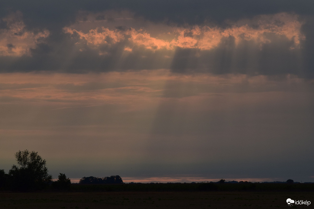 Naplemente előtti pillanatok Dévaványán