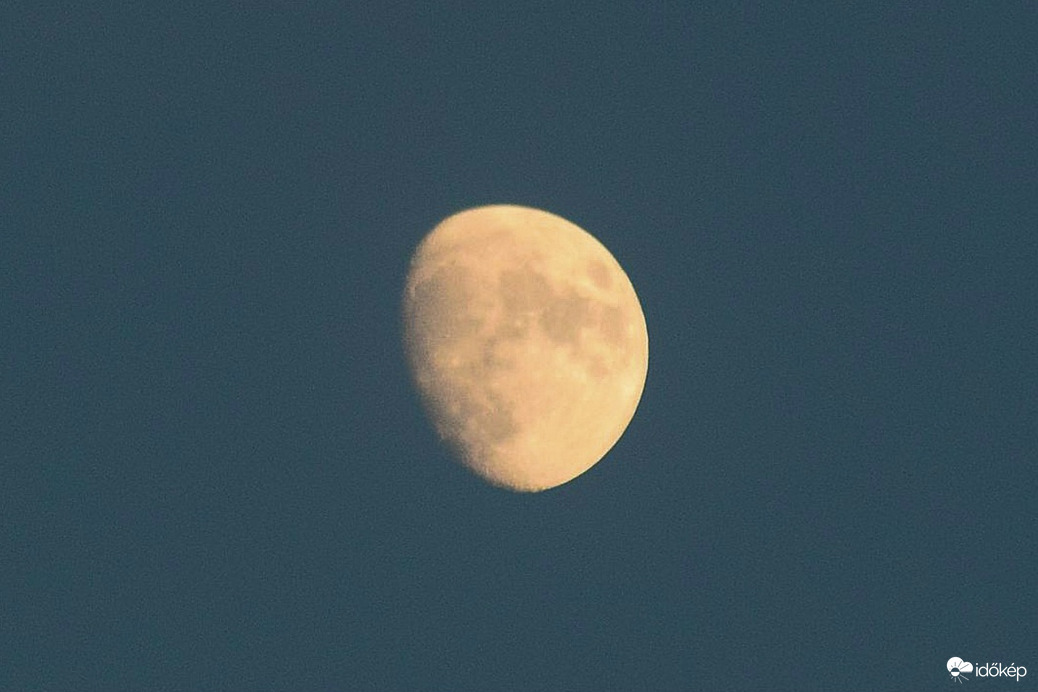 Alakul a telihold...