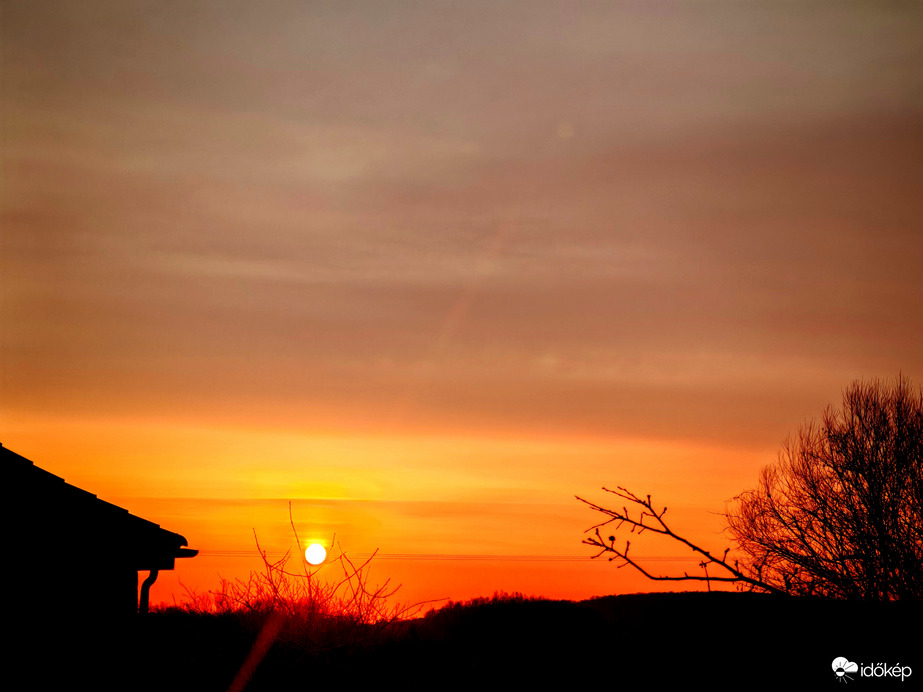 Aranyos napfelkelte. 