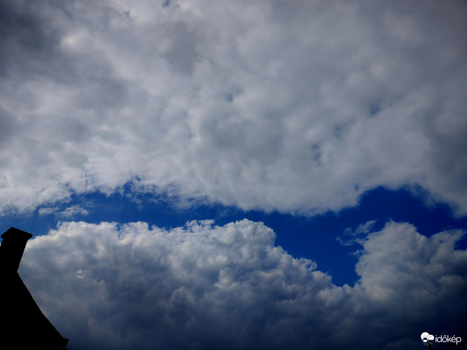 Habos felhők.