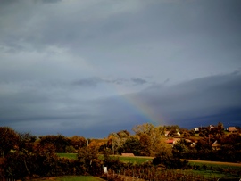 Szivárvány a szőlőhegyen. 