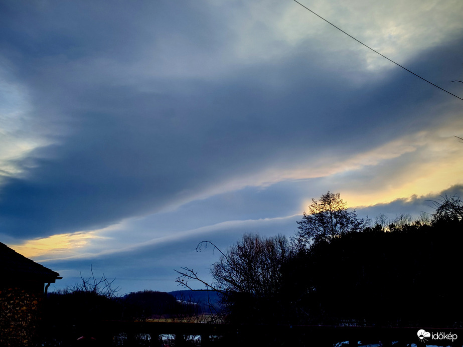 Reggeli felhőkép. 2.