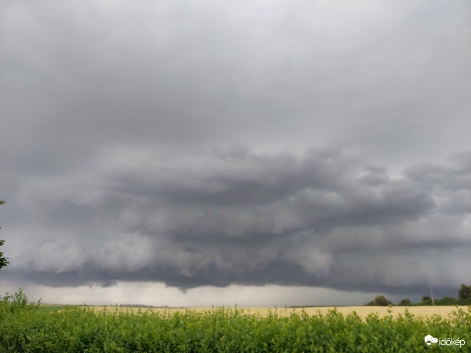 Nagyrécsére így érkezett meg a tegnapi vihar 1.