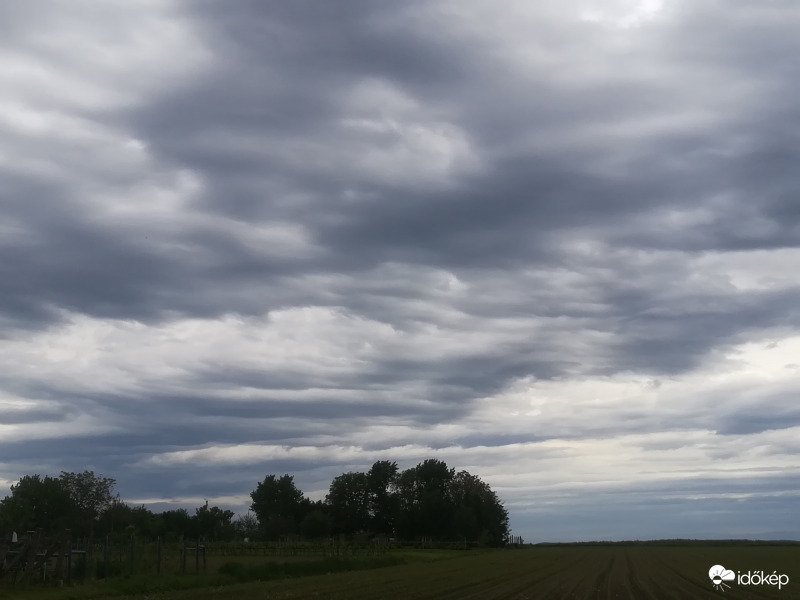 Reggeli égfestmény 