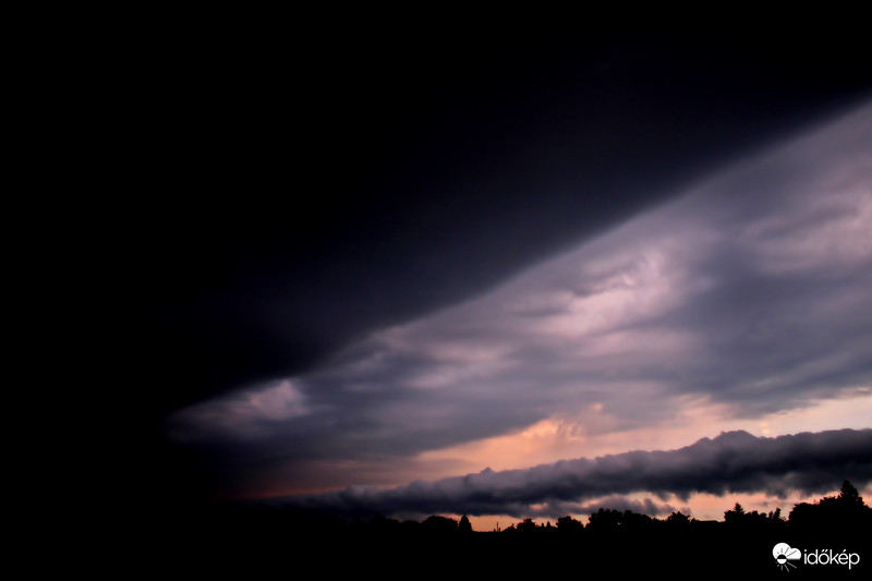 Görgő után perem felhő