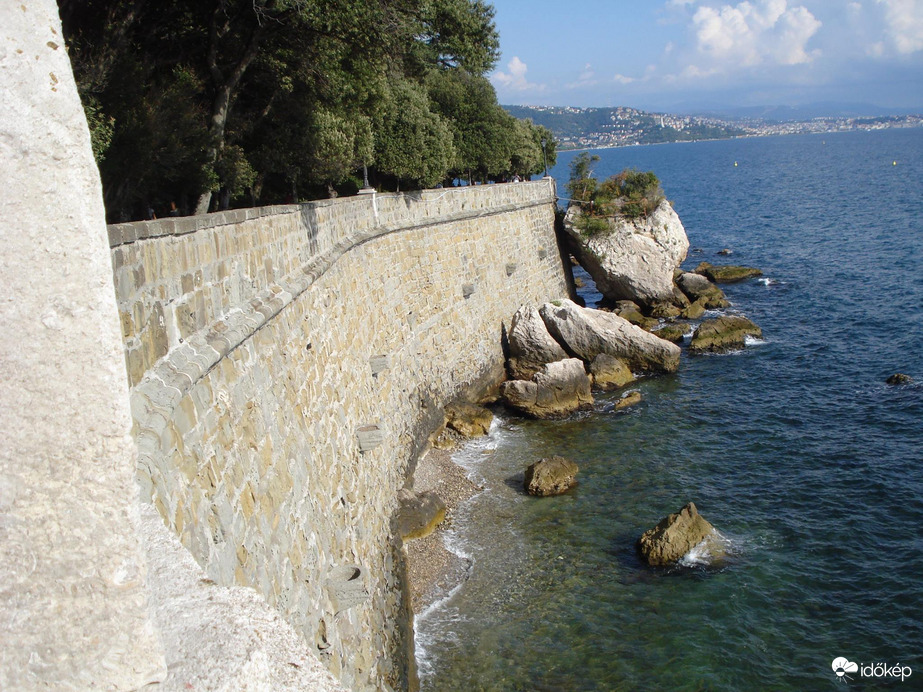 A háttérben Trieszt