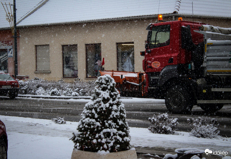Hókotró a Bécsi úton (10-es út)