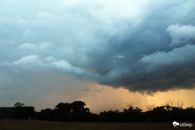 Peremfelhős zivatar