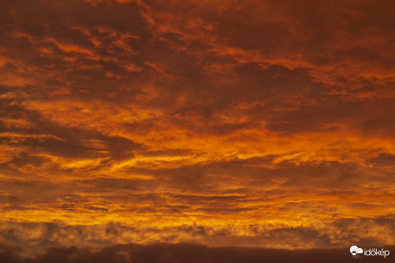 Csodálatos naplemente koronázta meg a záporos pénteket