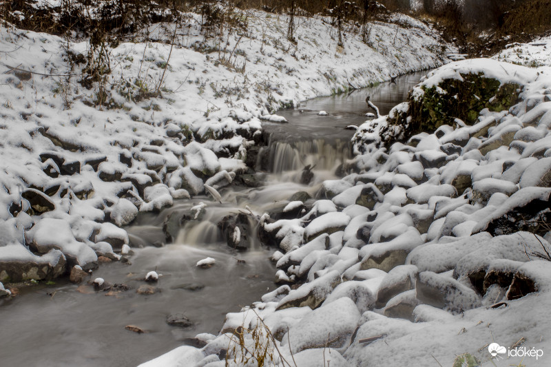 Téli öltözetben a Kenyérmezei-patak