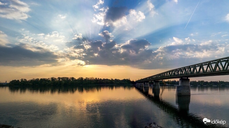 Sugarak a Duna felett