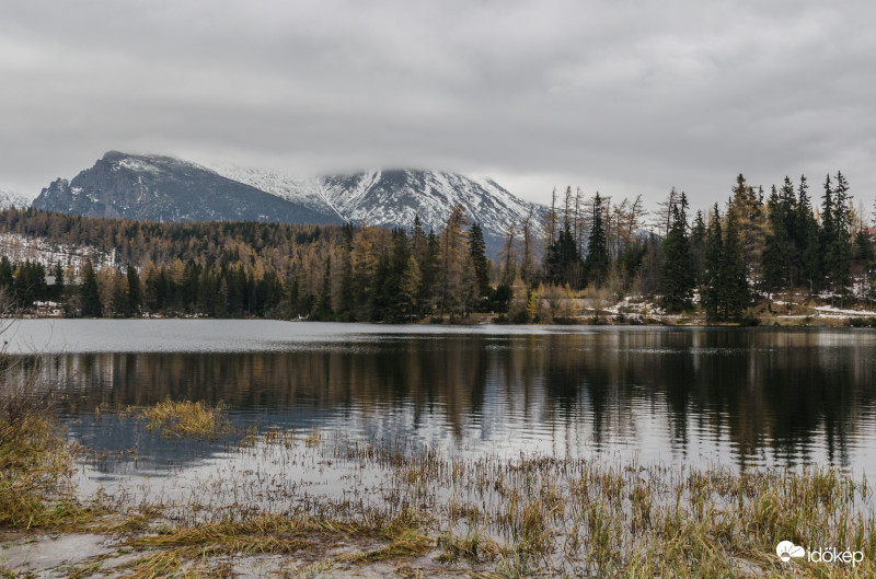 Felhőbe burkolózott a Tátra csúcsa 