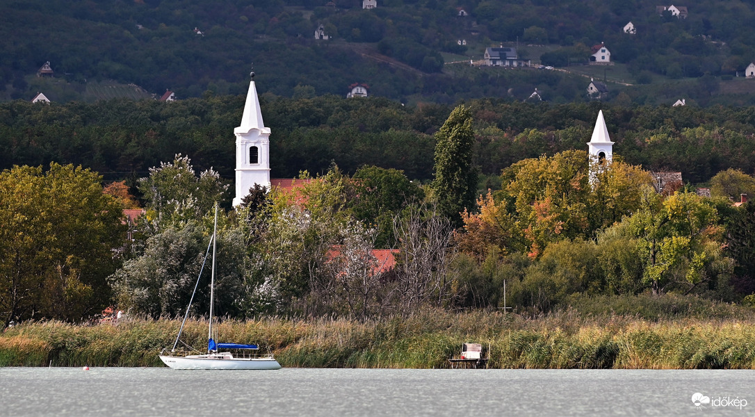Színesedik