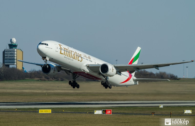 Start (Emirates Boeing 777-300)