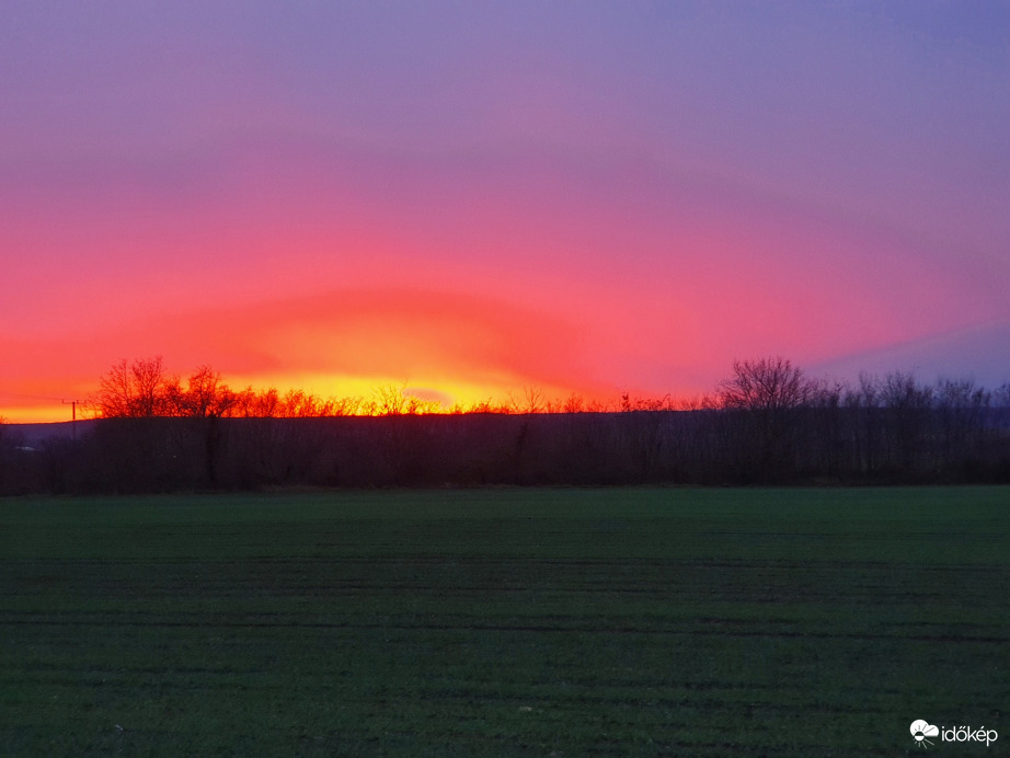 Naplemente Kőszegi hegy felé nézve Szakonyból
