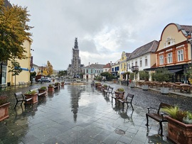 Kőszegen vagy esik, vagy fúj, vagy harangoznak. Most esik és harangoznak;)