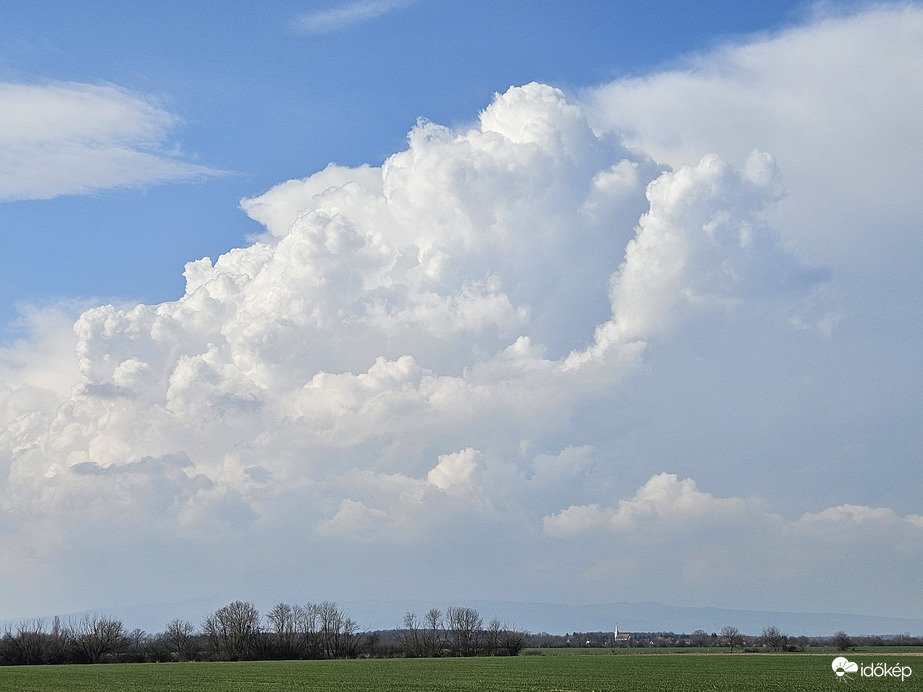 Fejlődö zivatarfelhő Kőszegi-hegység felett
