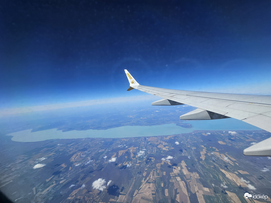 Balaton 13 órakor a Sevilla Bp járatról nézve