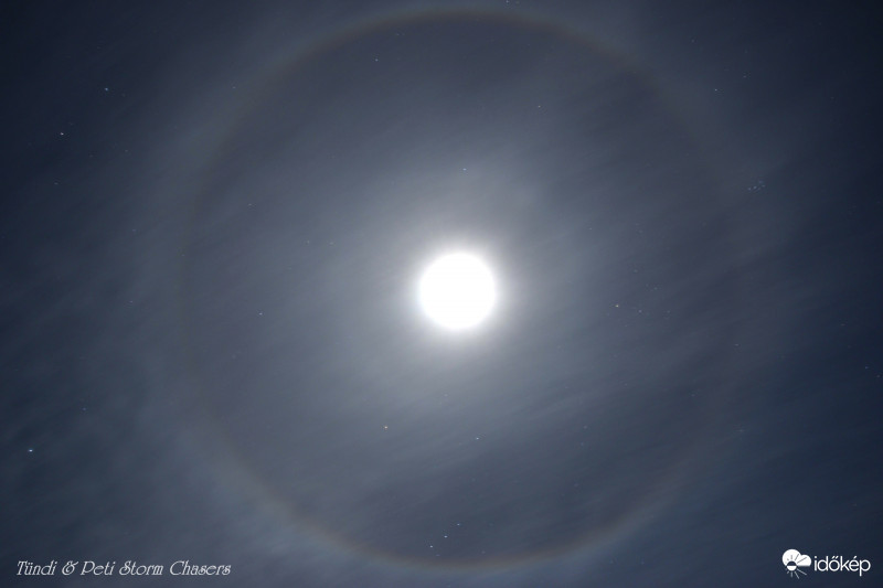 Szilveszter éjjeli holdhaló