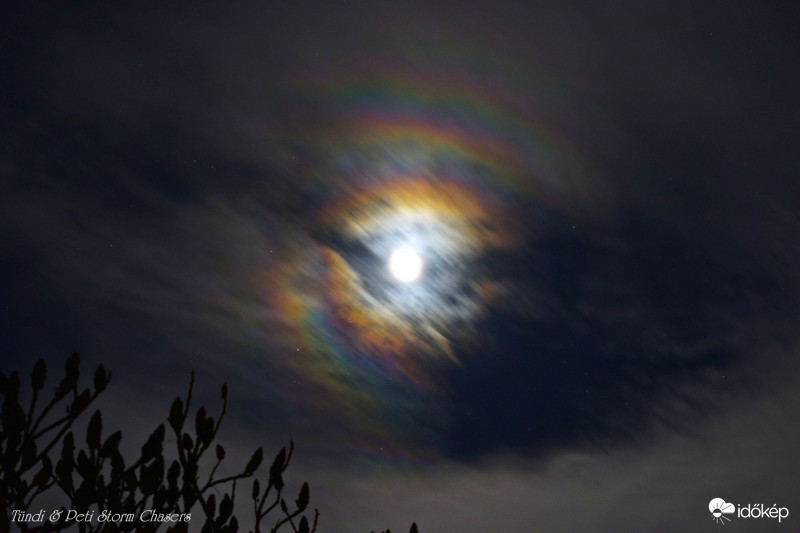 Brutális holdkoszorú, most! 