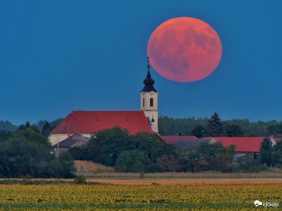 Felkelő telihold
