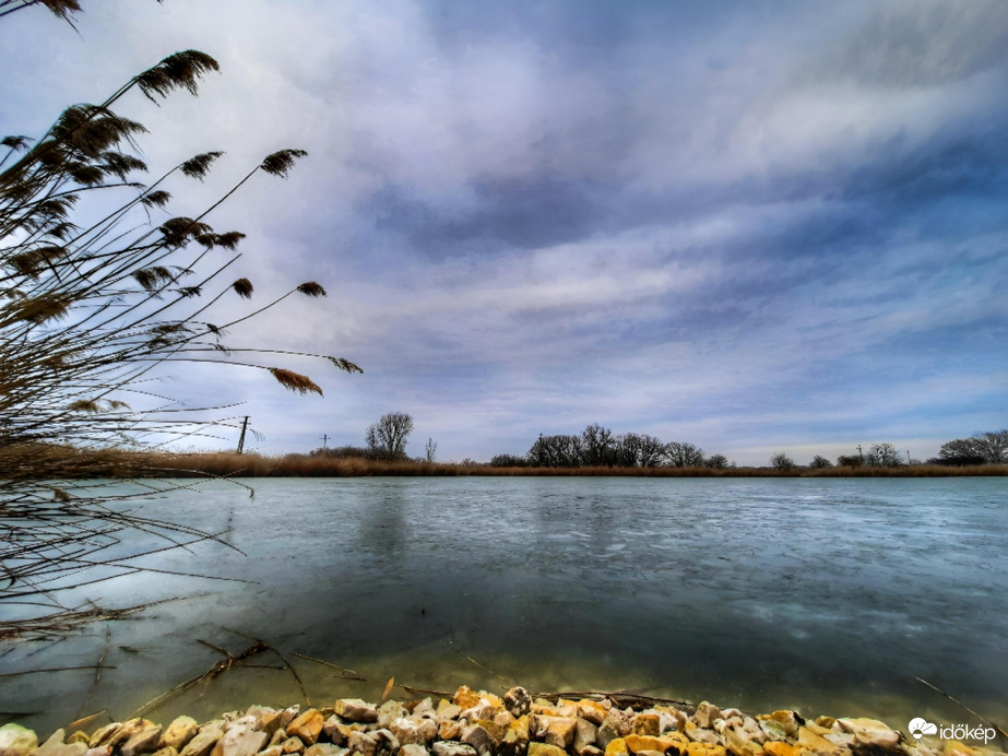 Melegfront felhőzete megérkezett!