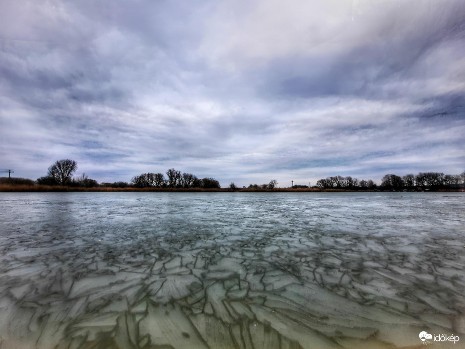 Melegfront felhőzete megérkezett!