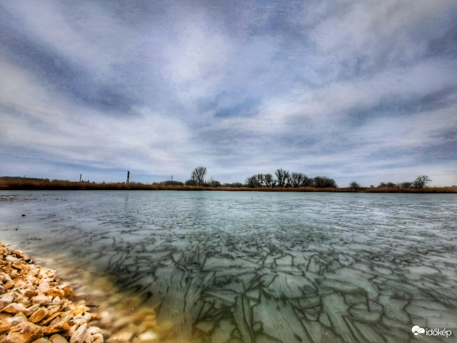 Melegfront felhőzete megérkezett!