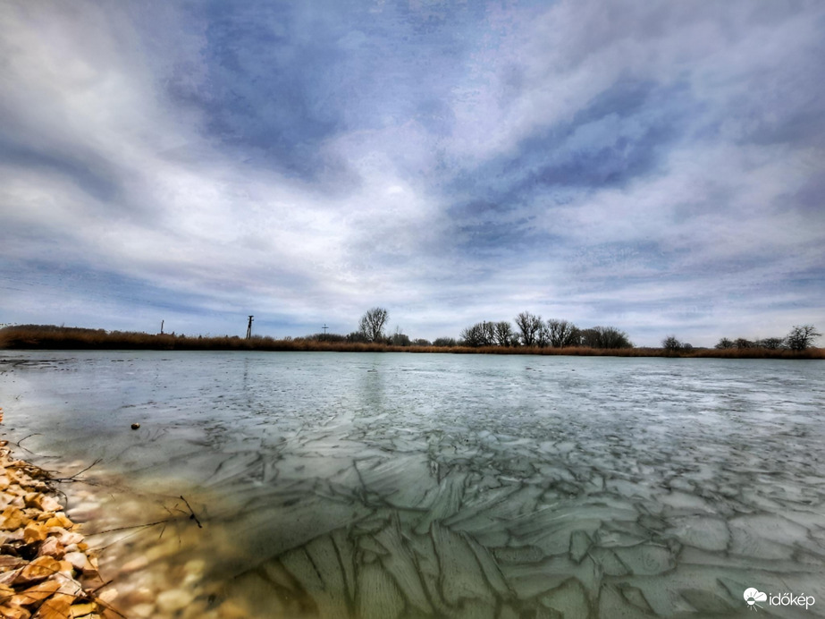 Melegfront felhőzete megérkezett!