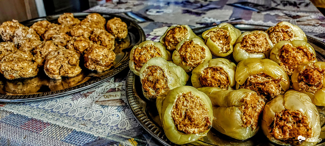 Ha már paradicsom van, legyen hozzávaló is.