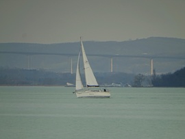 Távolban a Völgyhíd