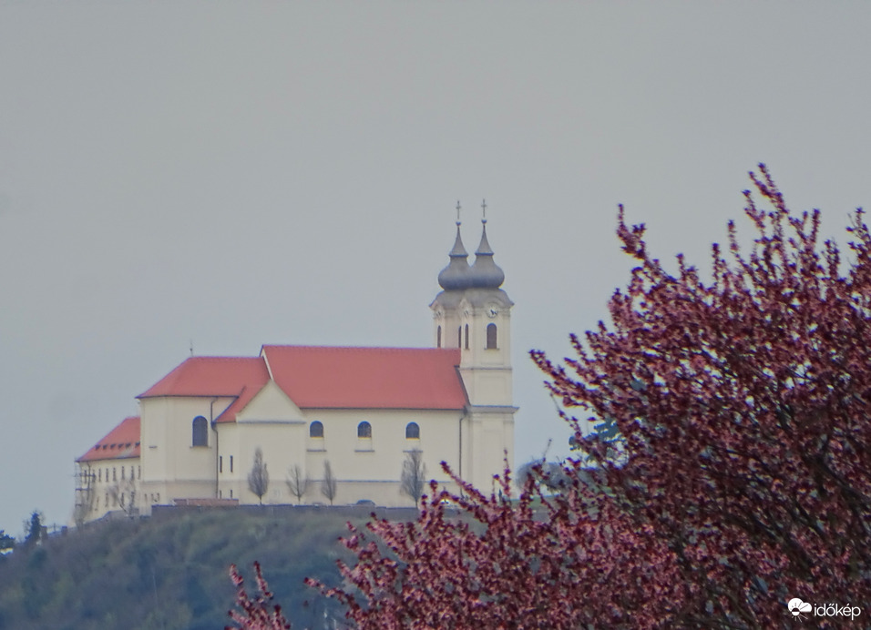 A Tihanyi Bencés Apátság Balatonfüredről