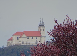 A Tihanyi Bencés Apátság Balatonfüredről