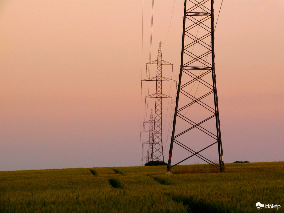 Nagyfeszültségű villanyoszlopok