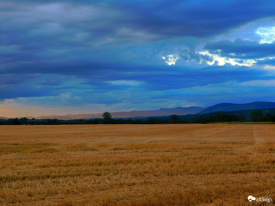A fény betör a hegyek közé