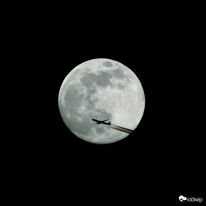 Holdfényes repülés