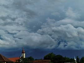 Közeledik a vihar