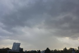 Mai esőfüggöny