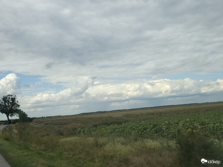 Távoli esőfelhők 2