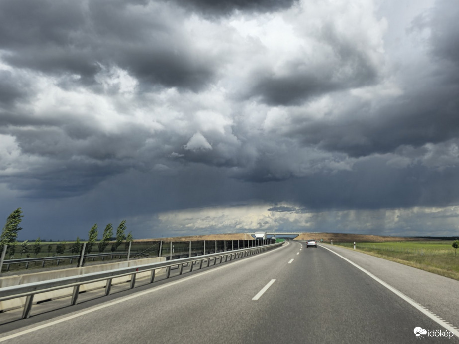 Mai viharfelhők 6