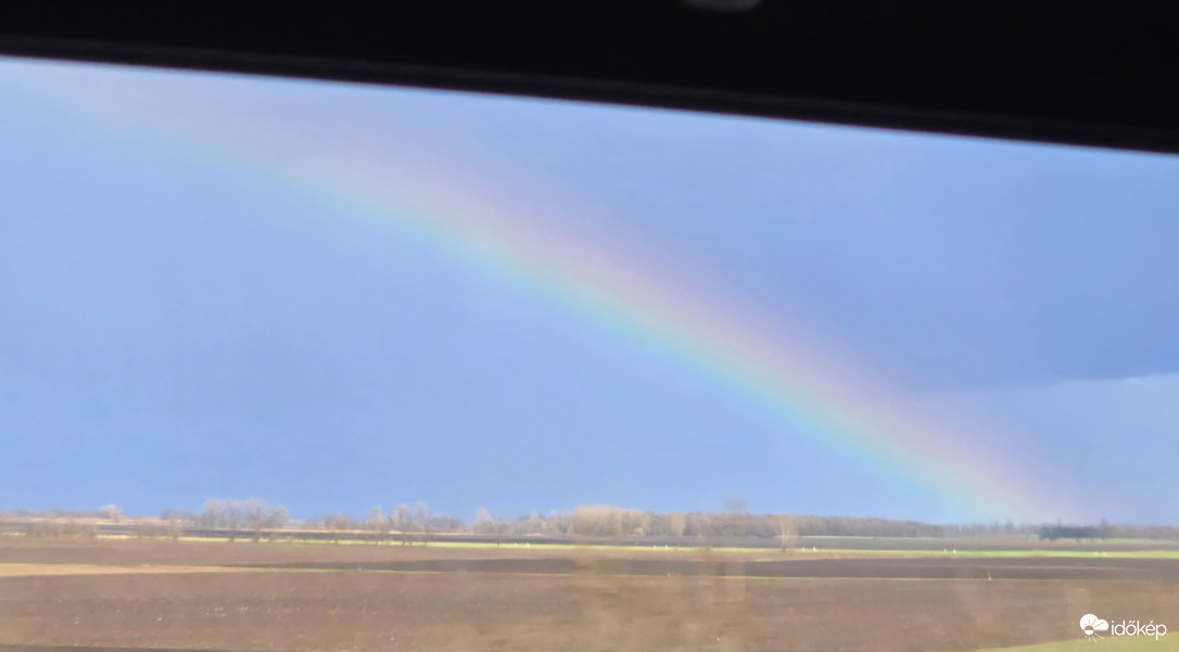 Mai vihar utáni szivárvány