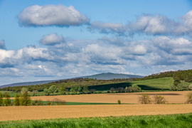 Kab-hegy a felhők alatt