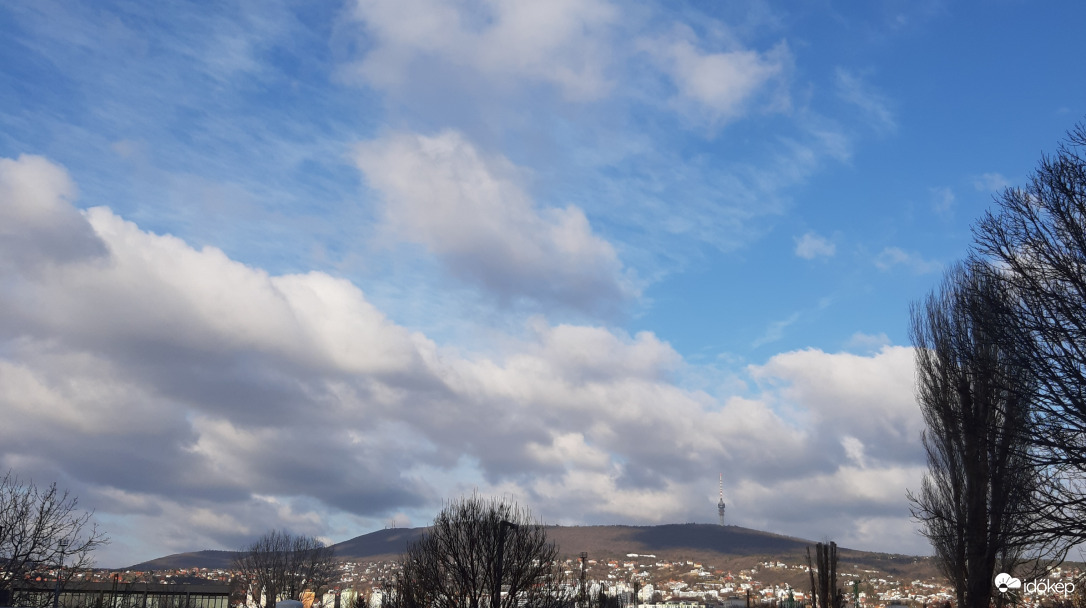 Felhők a Mecsek felett