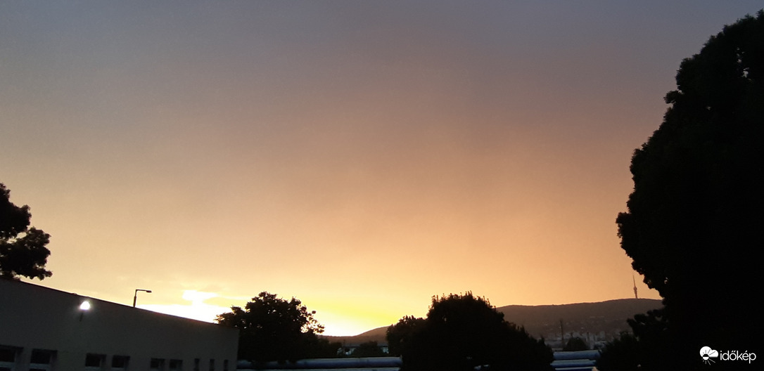Napfelkelte? Nyugatról??