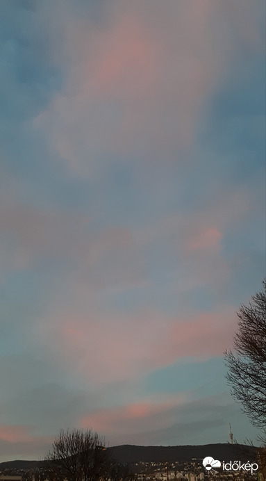 Alkonypír a Mecsek felett