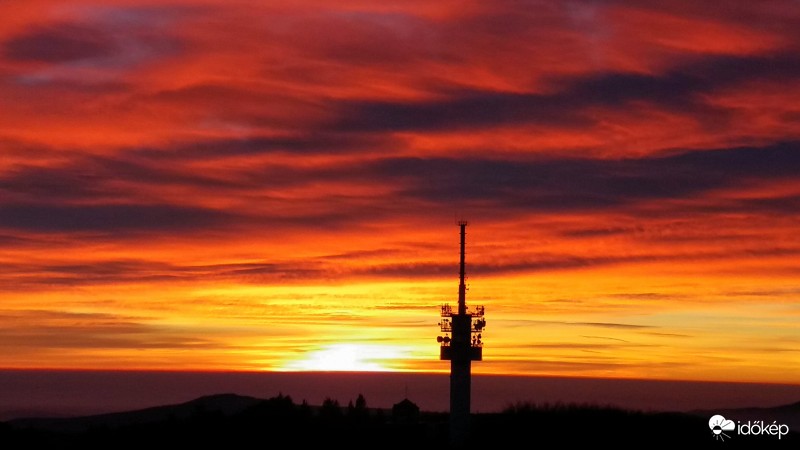 Vörösen izzó naplemente