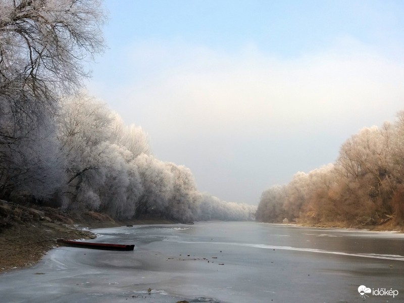 Felszálló ködfelhő
