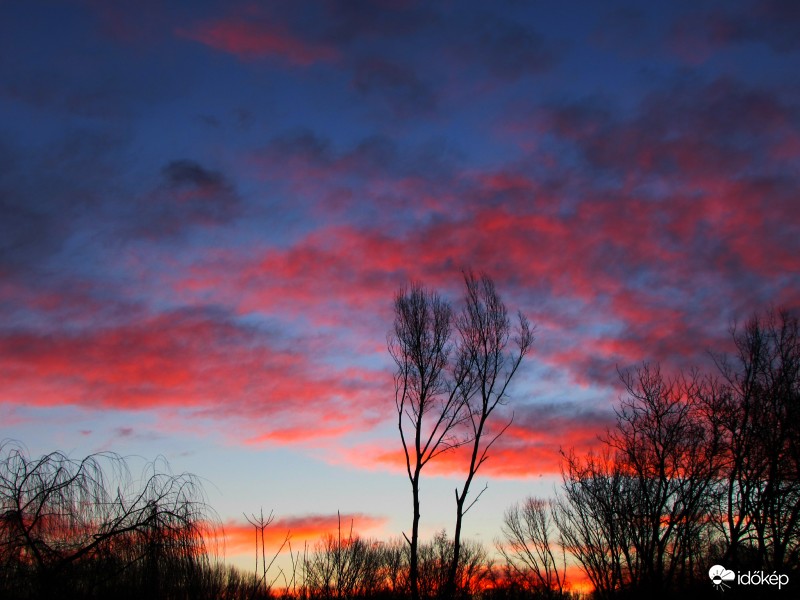 Mai égkép 