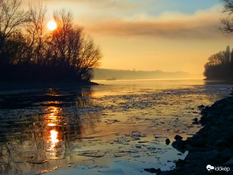 Jégtáblák az öbölben